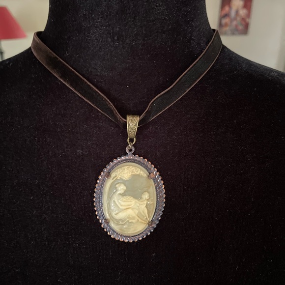 Vintage Cameo Set in Ox Purple Brass Choker Necklace - Picture 13 of 15